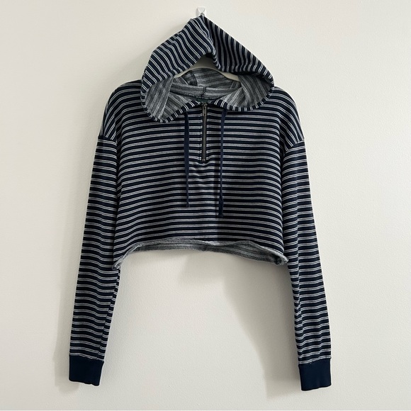 4/$25 Wild Fable Cropped Striped Hoodie Top in Navy Blue and White size Medium - Picture 2 of 9